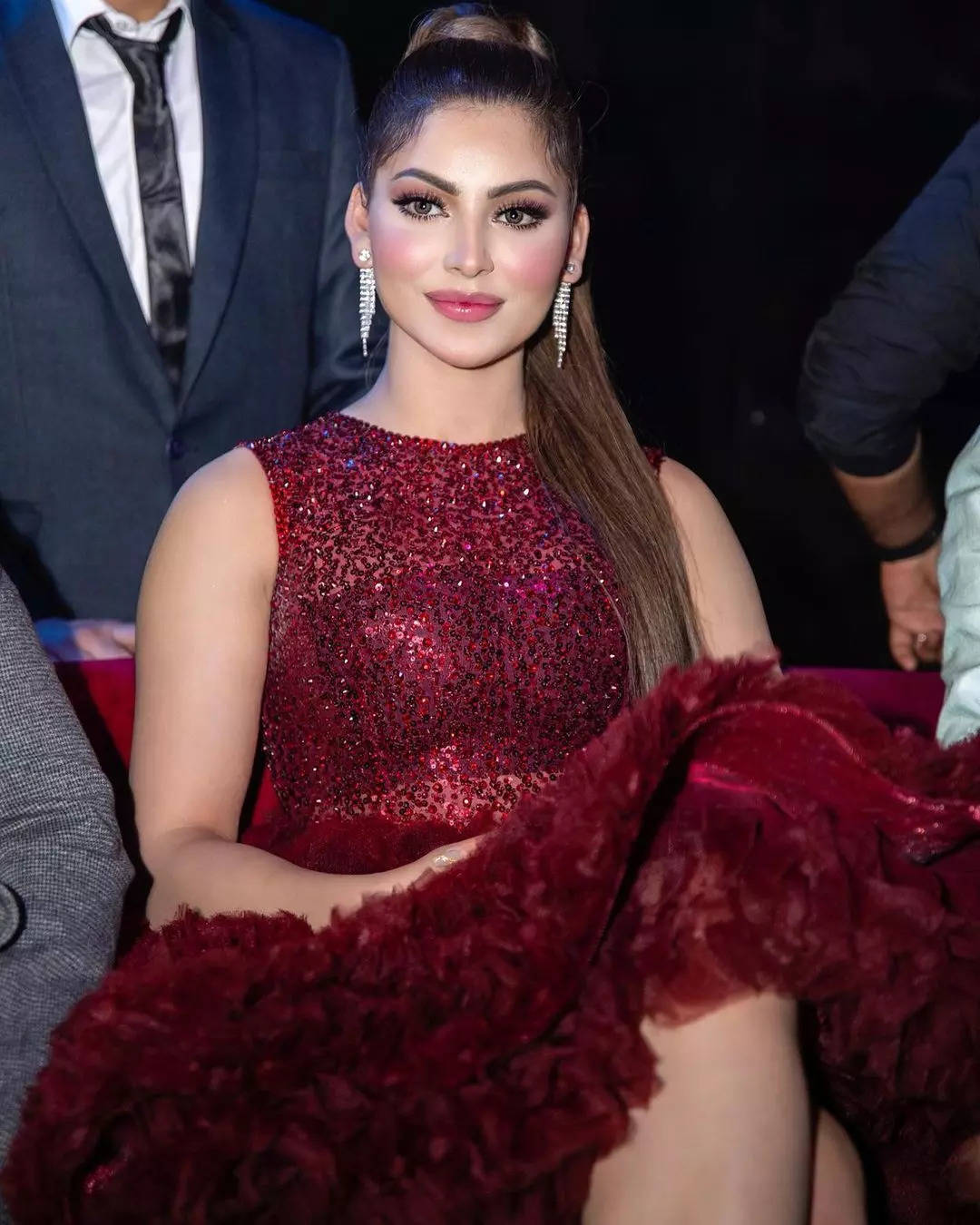 Urvashi Rautela Photos: पार्टी में सबसे अलग दिखने के लिए उर्वशी रौतेला ने छोटी सी ड्रेस पर खर्च कर दिए 60 लाख, लोगों ने पीट लिया माथा!