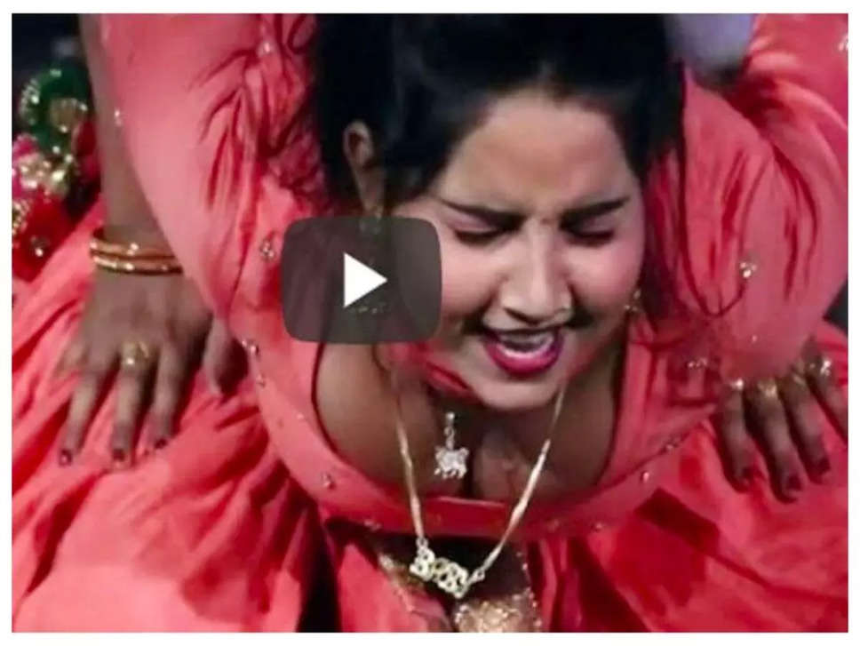 Video: सुनीता बेबी ने अपने बेजोड़ ठुमको से ताऊ को किया मदहोश, वीडियो हुआ वायरल