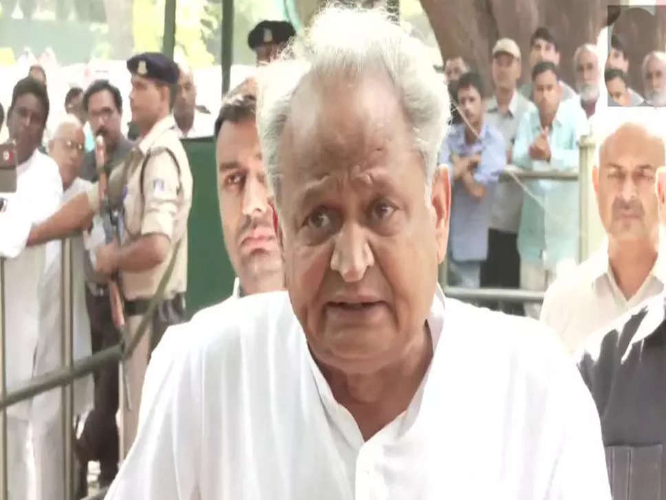 Rajasthan Political Crisis: कांग्रेस अध्यक्ष पद का चुनाव लड़ने से गहलोत ने किया इनकार, सोनिया गांधी से मांगी माफी