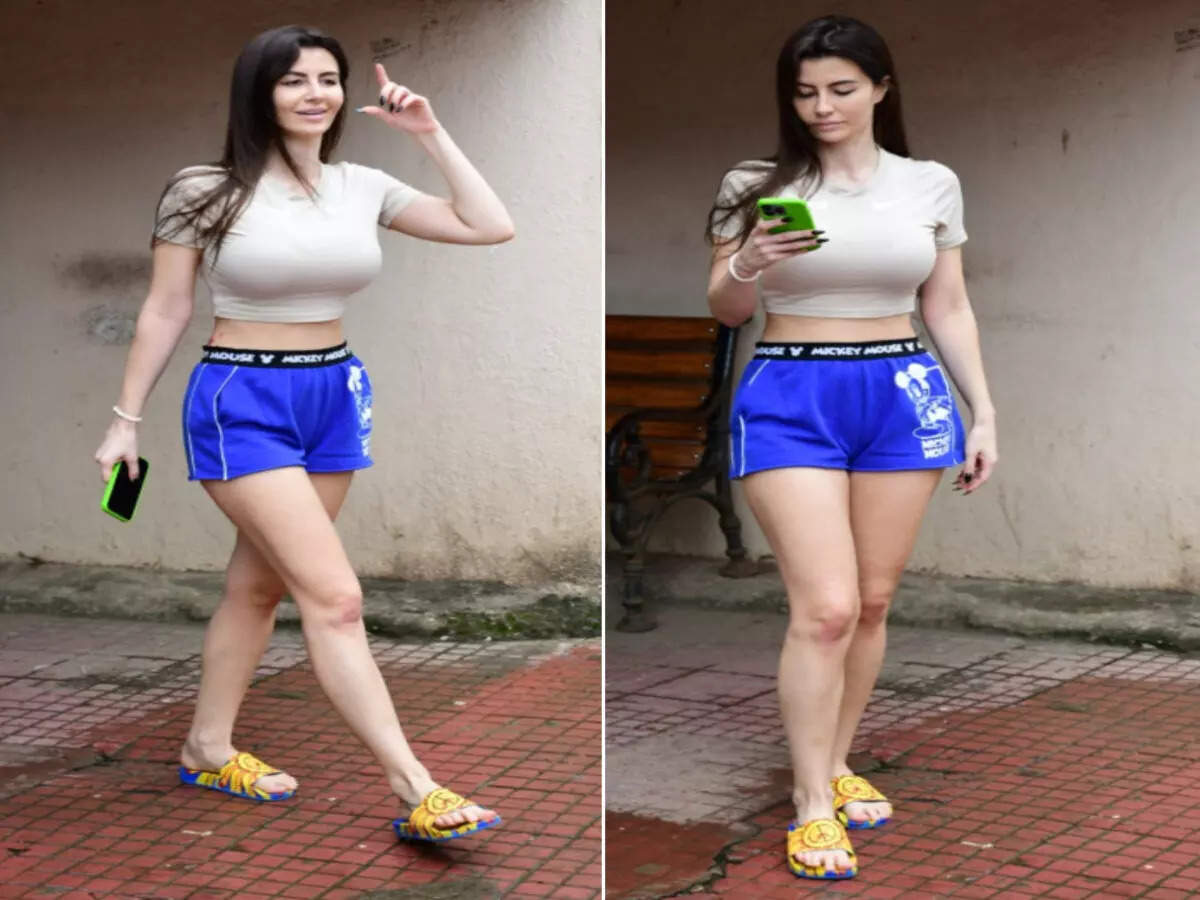 Arbaaz Khan की गर्लफ्रेंड Georgia ने दिखाई अपनी खूबसूरती, फैंस ने की उनके  हॉट फिगर की तारीफ | Arbaaz Khan's girlfriend Georgia showed her beauty,  fans praised her hot figure