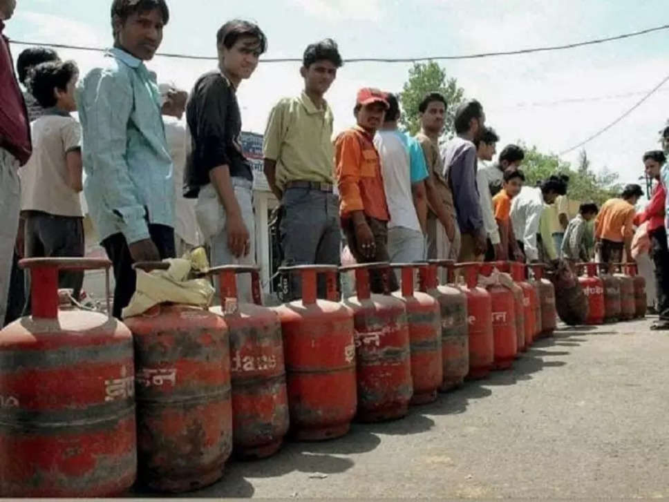 Free LPG Cylinder : फ्री में चाहते हैं 3 गैस सिलेंडर तो तुरंत कर लें यह काम, फिर नहीं मिलेगा मौका